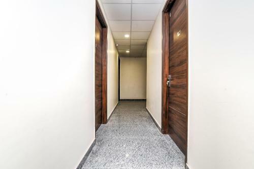 Spot On 80956 Hotel Radhee Milan