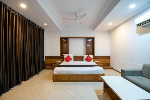 Collection O 49275 Hotel Suman City