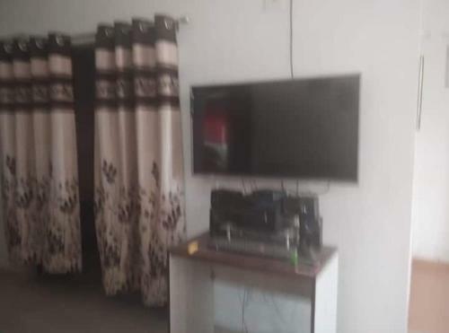 Entire Apartment 1 AC Bedroom 1 AC Hall And A Kitchen