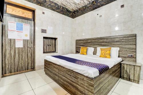 Hotel Spot On 78186 Ghanshyam Lodge