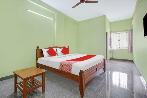 Oyo 81698 Hotel Gan Residency