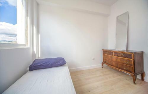 Awesome Apartment In Xilxes With 3 Bedrooms
