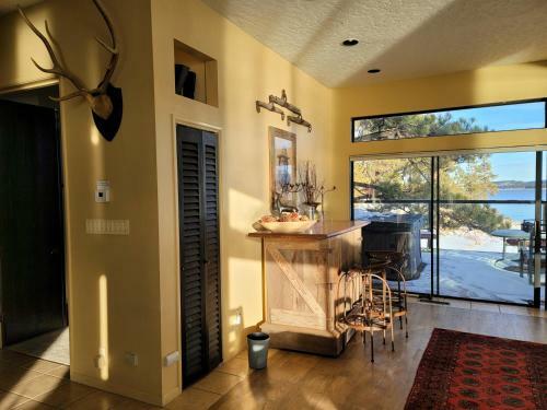 The Point! Spectacular Lake Views 5 Suites!