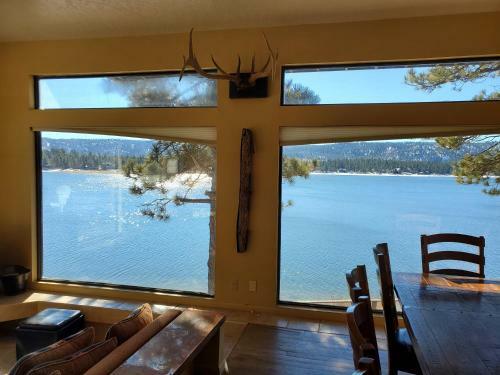 The Point! Spectacular Lake Views 5 Suites!
