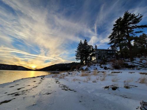 The Point! Spectacular Lake Views 5 Suites!