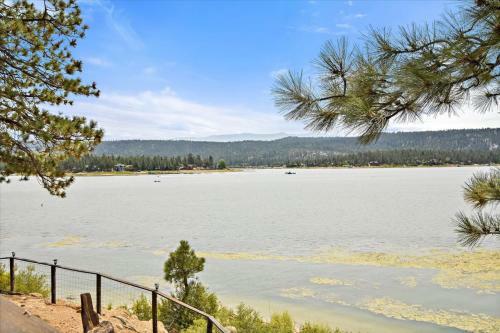 The Point! Spectacular Lake Views 5 Suites!