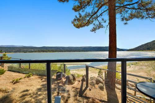 The Point! Spectacular Lake Views 5 Suites!