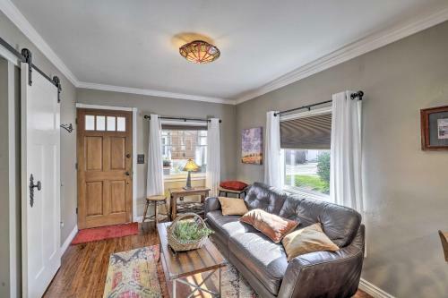 Charming Craftsman Cottage With Private Hot Tub
