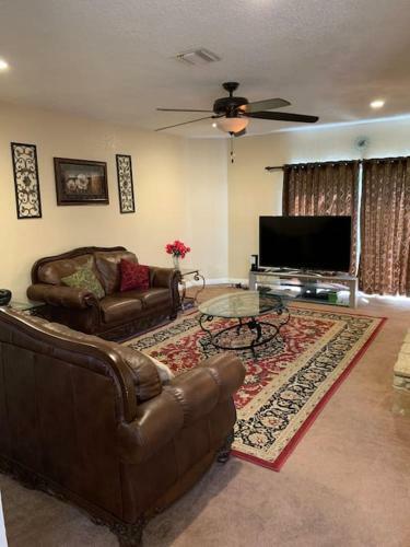 Villa Estate Home With Huge Pool(New Listing)