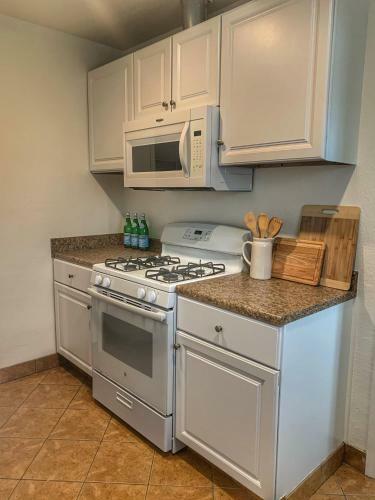 Villa Huntington Highlight - Pool, Patio, Close To Beach