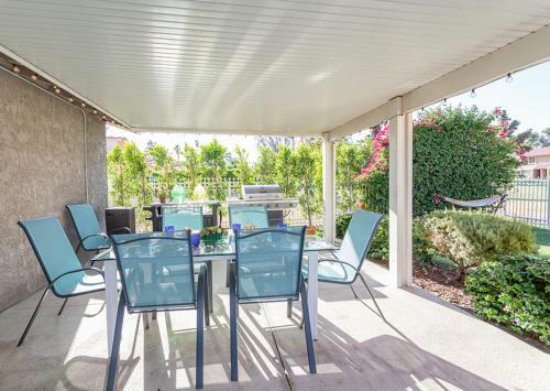 Desert Pool House: Sun, Swim, Sip & Stay