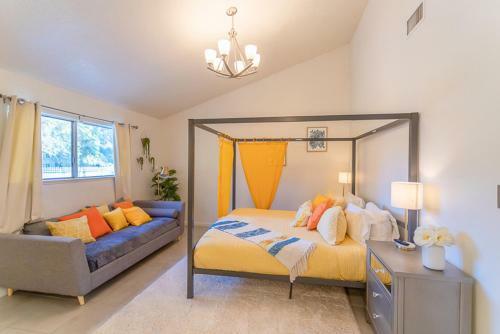 Desert Pool House: Sun, Swim, Sip & Stay