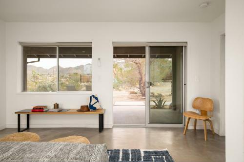 Via Rocosa - Smoketree