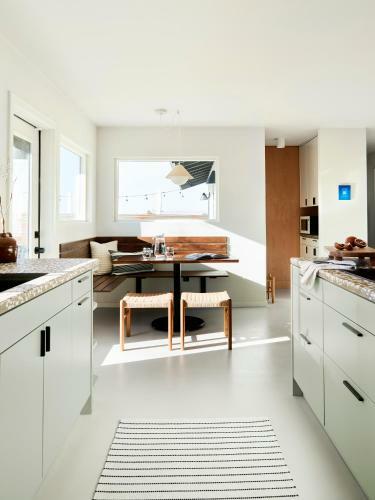 *new* Modern Design + 10m To Jtnp + Cook's Kitchen