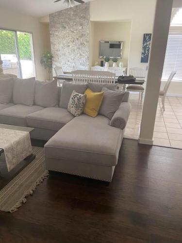 Stunning 5 Star Home Retreat Private Pool-spa-bbq 4br-