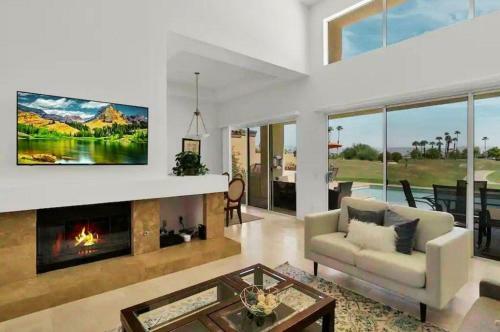 Desert Serenity 5 Star Private Pool-spa-bbq 3br-