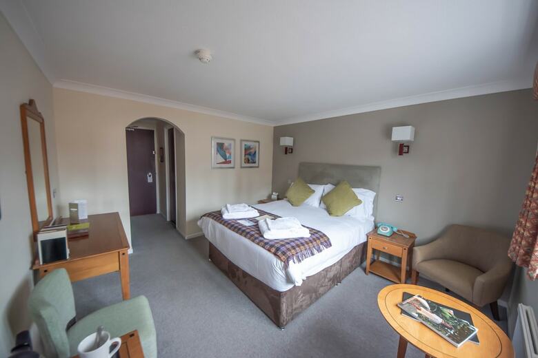 Norfolk Arms Hotel