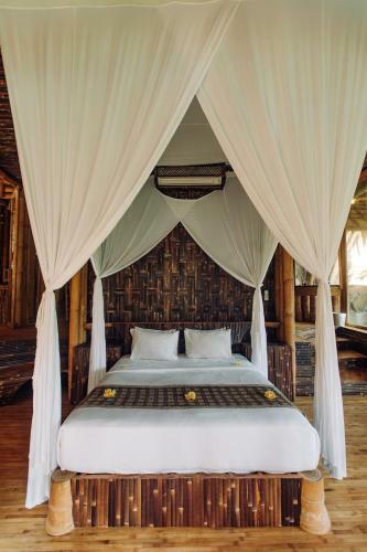 Villa Temple House 3bds Eco Bamboo House Pool River View