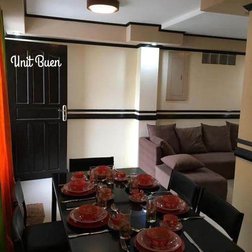 Hostal La Famille