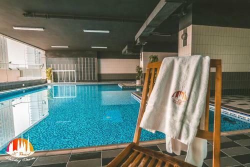 A C Pearl Holiday Homes - Pristine Marina View Apartment