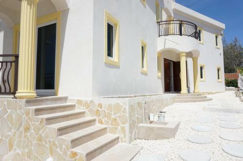 Exclusive Luxury Apartment Higher Heights, Barbados