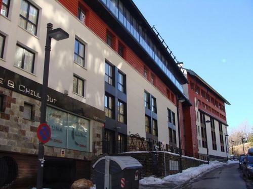 Apartamento Estudio Y Garaje En Zona Baja