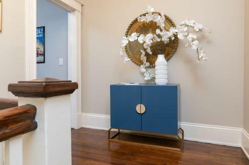 Red Door Retreat- Executive, Luxury, Historic