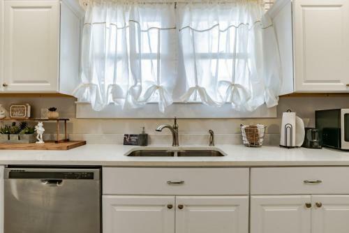 Haute On Hannon- Midtown Cottage!