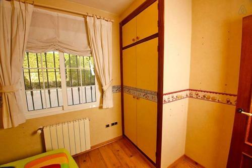 Arenales Great Home With Ac, Pool And Barbecue