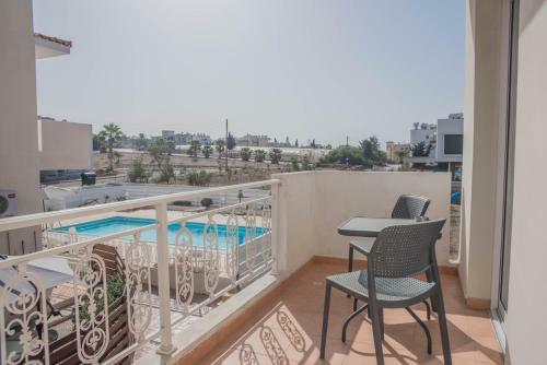 Renovated One Bedroom Apartment In Paphos With Pool