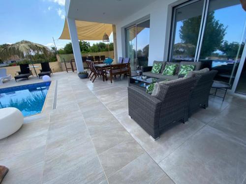 Infinity Blue Villa (new)