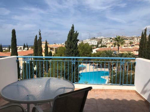 Spacious 3 Bed, 2 Bath Maisonette In Regina Gardens