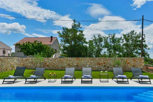 Luxury Stone Villa Banovi With Pool
