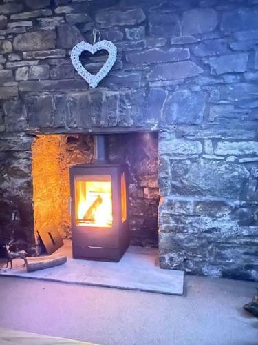 The Cwtch, With Log Fire, Sleeps 5, Pets Welcome, Nr Zip World Tower