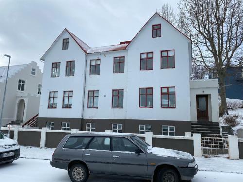 Central And Cosy Apartment With Free Parking