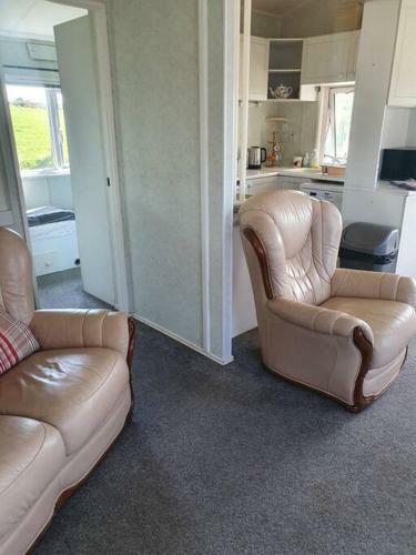 On Farm Chalet, Sleeps 6, Rhoshirwaun