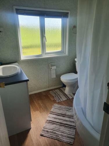 On Farm Chalet, Sleeps 6, Rhoshirwaun
