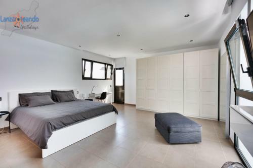 Villa Blanca, Designer Villa With Pool In Teguise