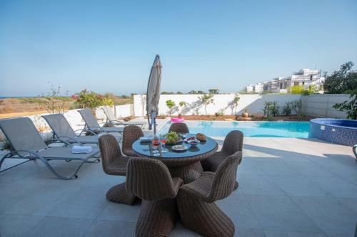 Villa Protaras Art House Seviews