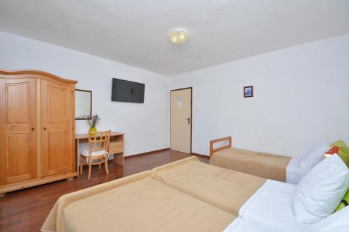 Apartments With A Parking Space Vinisce, Trogir - 14407