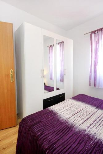 Apartments By The Sea Vinisce, Trogir - 10008