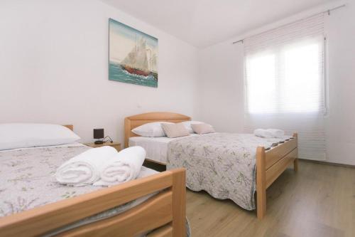 Apartments With A Parking Space Vinisce, Trogir - 18073