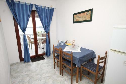 Apartments By The Sea Milna, Vis - 8917