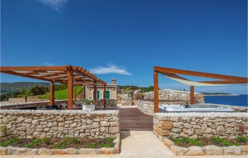 Nice Home In Vis With Jacuzzi, Wifi And 2 Bedrooms