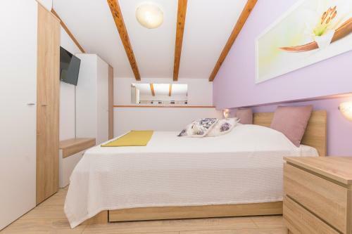 Spacious Holiday Home Guran