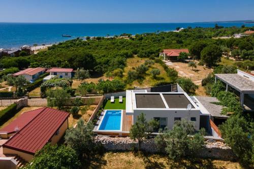 Villa For Two Person With Pool In Peroj