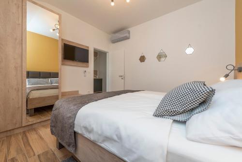 Luxury Apartments - La Vir 3 & 4