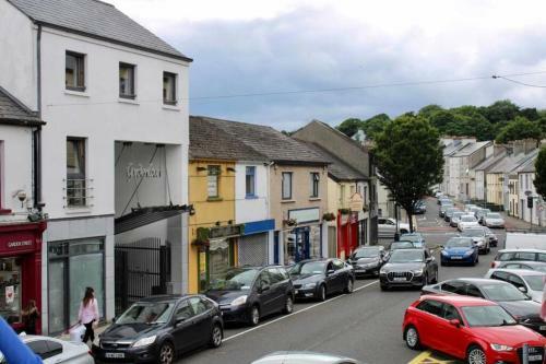 Luxurious 2-bed Town Centre Apartment