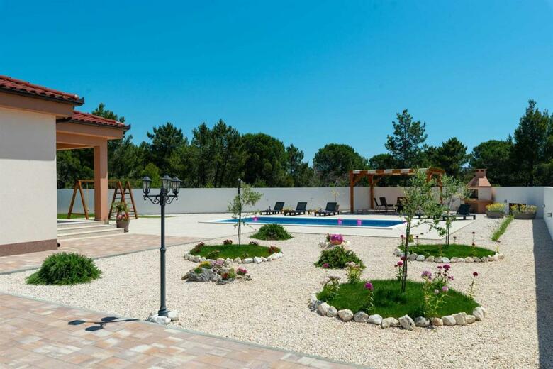 4* Villa First Hill With Heated Pool, Zaton