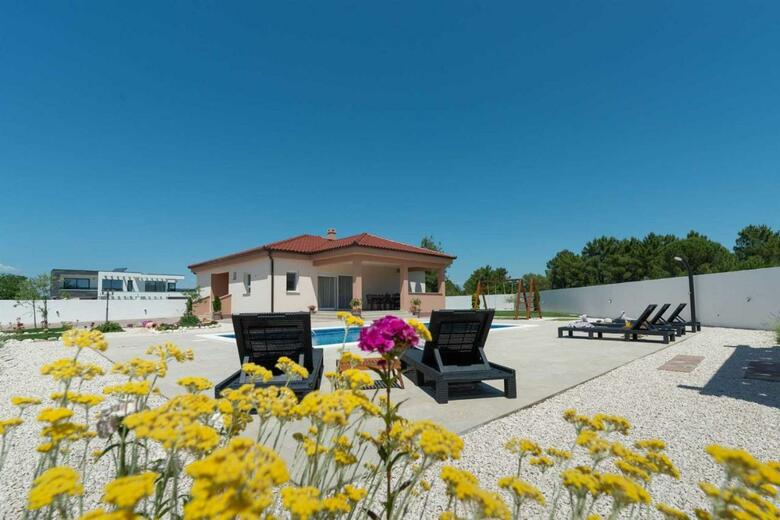 4* Villa First Hill With Heated Pool, Zaton